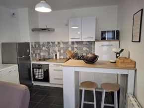 T1 meuble avec piscine commune